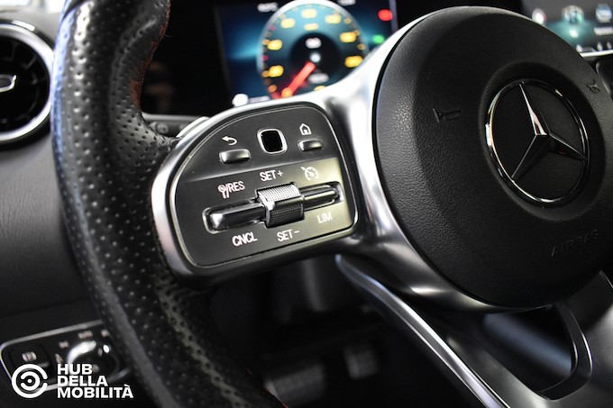 MERCEDES-BENZ GLA 200 d Automatic Premium